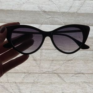 Cat eye sunglasses